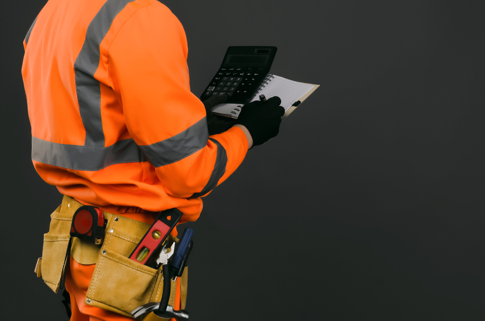Get paid faster with our 5 invoicing tips for tradies